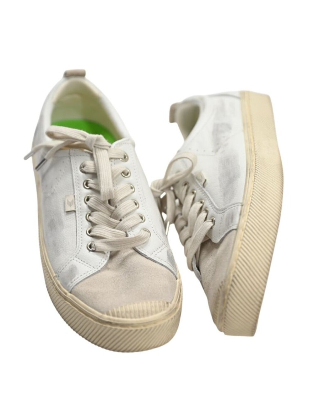 Cariuma Oca Low Sneakers in White